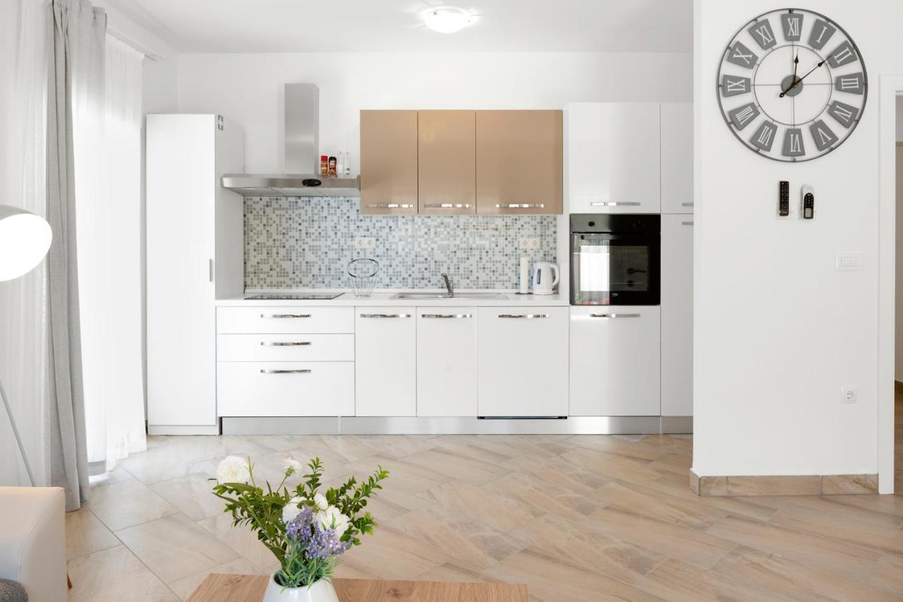 Aaa Anic Amazing Apartments Deluxe Split Exteriör bild